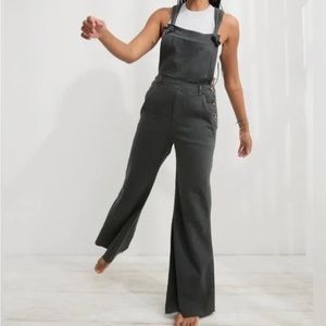 EUC (worn once) Aerie Grey/Black Overalls, size XL